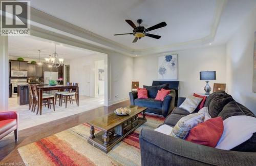 6379 Christopher Crescent, Niagara Falls, ON - Indoor Photo Showing Living Room