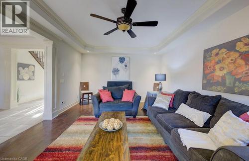 6379 Christopher Crescent, Niagara Falls, ON - Indoor Photo Showing Living Room