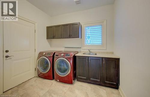 6379 Christopher Crescent, Niagara Falls, ON - Indoor Photo Showing Laundry Room