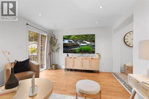 336 Emerald Street N, Hamilton, ON - Indoor Photo Showing Living Room