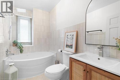 336 Emerald Street N, Hamilton, ON - Indoor Photo Showing Bathroom