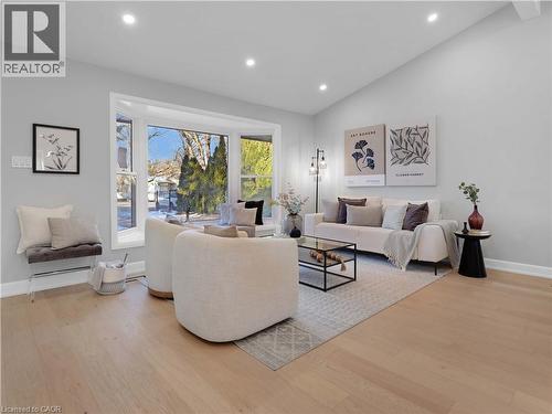 3406 Putter Place, Burlington, ON - Indoor Photo Showing Living Room