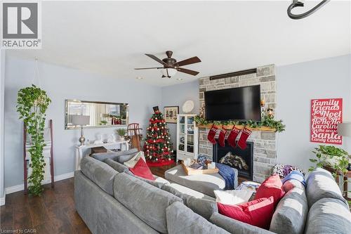 5940 Young Street, Grimsby, ON - Indoor Photo Showing Living Room With Fireplace