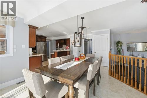 5940 Young Street, Grimsby, ON - Indoor Photo Showing Dining Room