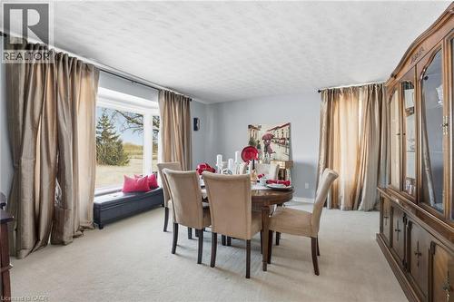 5940 Young Street, Grimsby, ON - Indoor Photo Showing Dining Room
