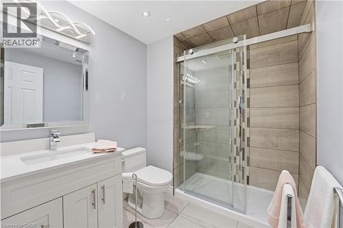 5940 Young Street, Grimsby, ON - Indoor Photo Showing Bathroom