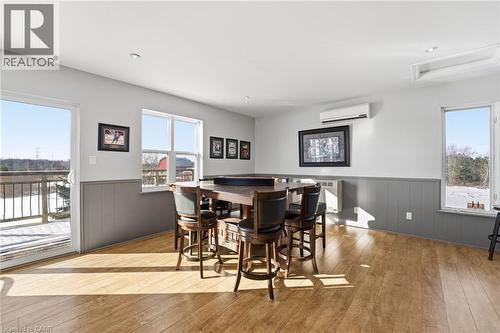 5940 Young Street, Grimsby, ON - Indoor Photo Showing Dining Room