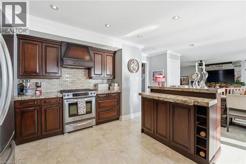 5940 Young Street, Grimsby, ON - Indoor Photo Showing Kitchen With Upgraded Kitchen