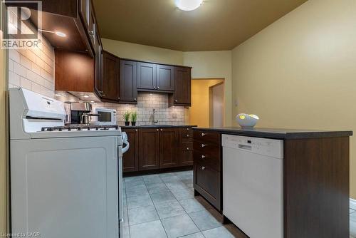 90 Blake Street, Hamilton, ON - Indoor Photo Showing Kitchen