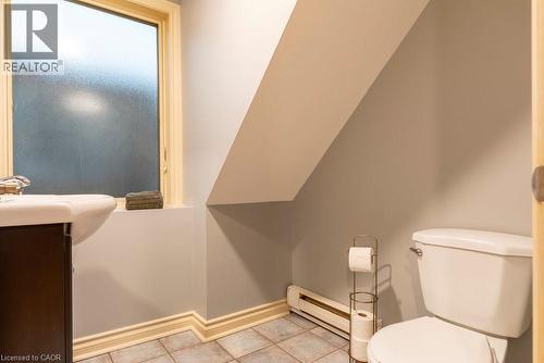 90 Blake Street, Hamilton, ON - Indoor Photo Showing Bathroom