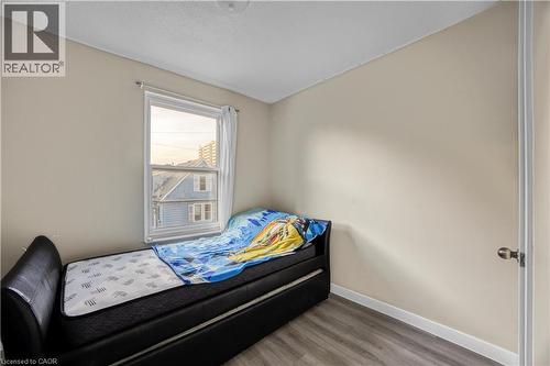 130 Stirton Street, Hamilton, ON - Indoor Photo Showing Bedroom
