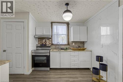 130 Stirton Street, Hamilton, ON - Indoor Photo Showing Kitchen