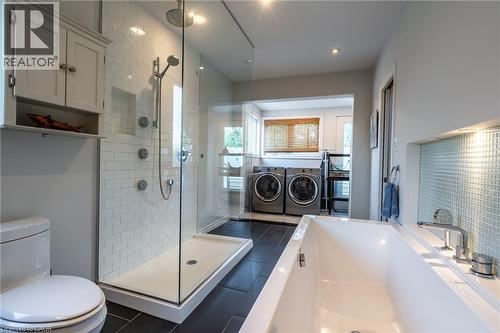35 Mountain Avenue, Hamilton, ON - Indoor Photo Showing Bathroom