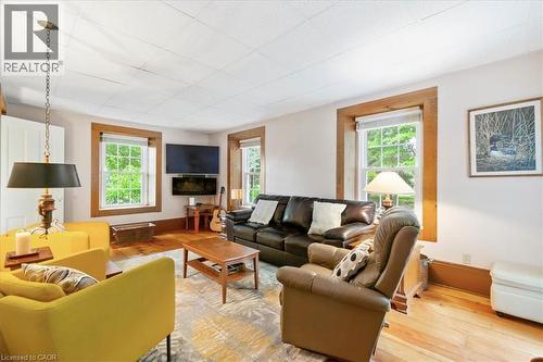 658 Culver Road, Waterford, ON - Indoor Photo Showing Living Room