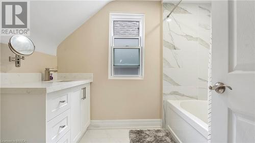 33 Highland Avenue, Hamilton, ON - Indoor Photo Showing Bathroom