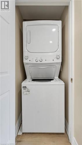 33 Highland Avenue, Hamilton, ON - Indoor Photo Showing Laundry Room