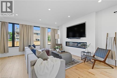 20 Ivy Crescent, Thorold, ON - Indoor Photo Showing Living Room