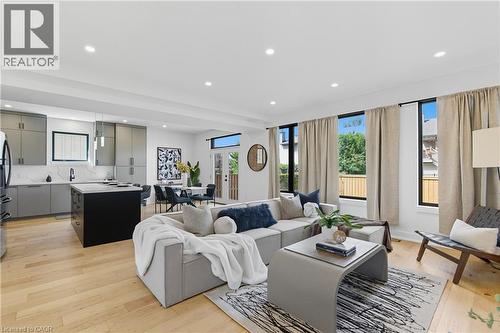 20 Ivy Crescent, Thorold, ON - Indoor Photo Showing Living Room