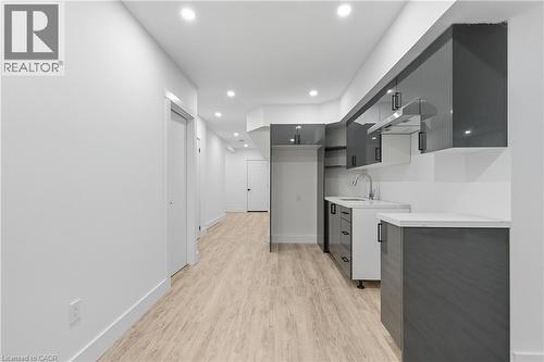 20 Ivy Crescent, Thorold, ON - Indoor Photo Showing Kitchen