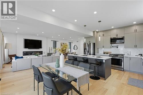 20 Ivy Crescent, Thorold, ON - Indoor Photo Showing Kitchen With Upgraded Kitchen