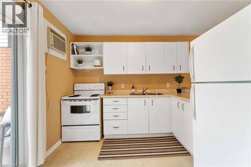 35 Nova Crescent Unit# 7, Welland, ON - Indoor Photo Showing Kitchen With Double Sink