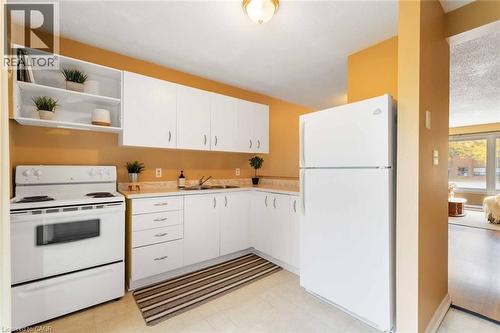 35 Nova Crescent Unit# 7, Welland, ON - Indoor Photo Showing Kitchen With Double Sink