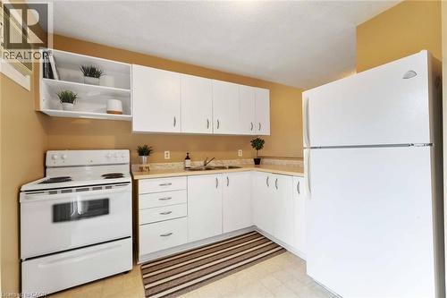 35 Nova Crescent Unit# 7, Welland, ON - Indoor Photo Showing Kitchen With Double Sink