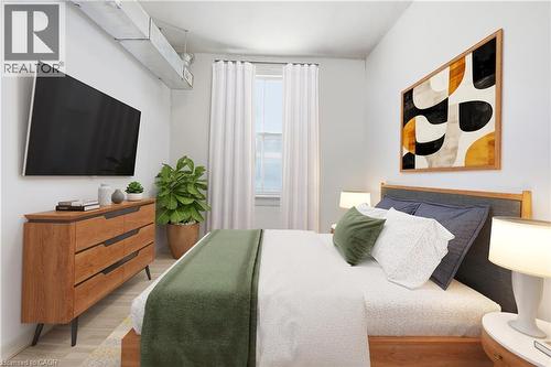 227 Wellington Street N, Hamilton, ON - Indoor Photo Showing Bedroom