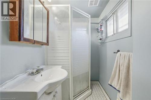 227 Wellington Street N, Hamilton, ON - Indoor Photo Showing Bathroom