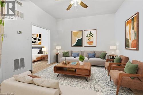 227 Wellington Street N, Hamilton, ON - Indoor Photo Showing Living Room