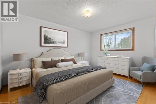 88 Glen Valley Drive, Hamilton, ON - Indoor Photo Showing Bedroom
