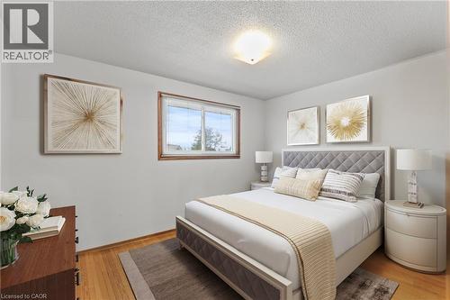 88 Glen Valley Drive, Hamilton, ON - Indoor Photo Showing Bedroom