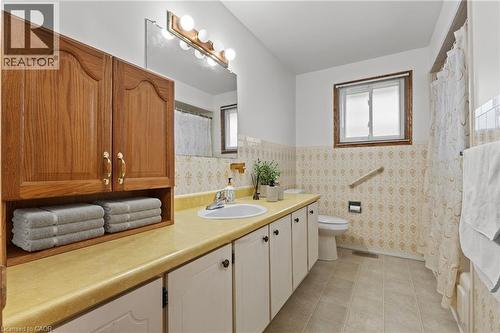 88 Glen Valley Drive, Hamilton, ON - Indoor Photo Showing Bathroom