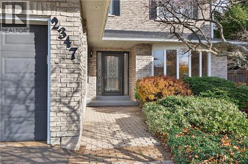 2347 Tweedsmuir Court, Burlington, ON - Outdoor