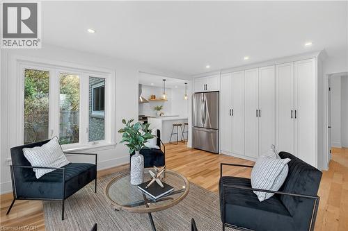2347 Tweedsmuir Court, Burlington, ON - Indoor Photo Showing Living Room