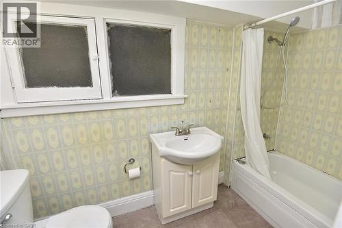 69 Gage Avenue N, Hamilton, ON - Indoor Photo Showing Bathroom