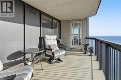 Balcony with a water view - 