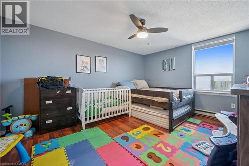 35 Green Valley Drive Unit# 1510, Kitchener, ON - Indoor Photo Showing Bedroom