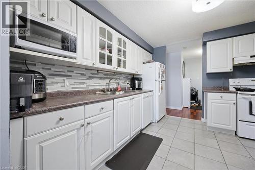 35 Green Valley Drive Unit# 1510, Kitchener, ON - Indoor Photo Showing Kitchen