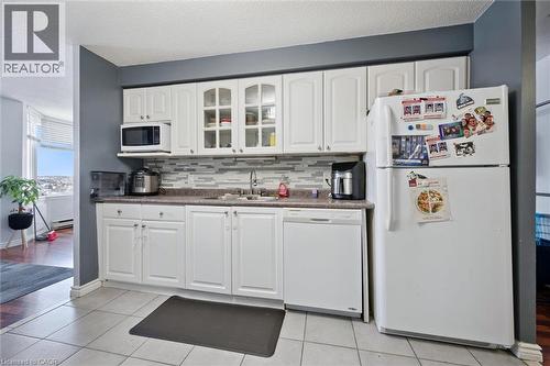35 Green Valley Drive Unit# 1510, Kitchener, ON - Indoor Photo Showing Kitchen