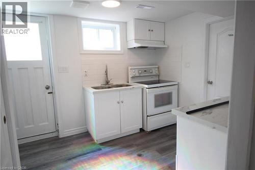 4 Purnell Drive, Hamilton, ON - Indoor Photo Showing Kitchen