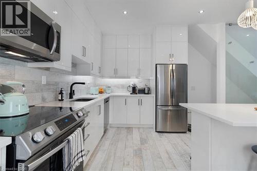 575 Mary Street, Hamilton, ON - Indoor Photo Showing Kitchen With Upgraded Kitchen