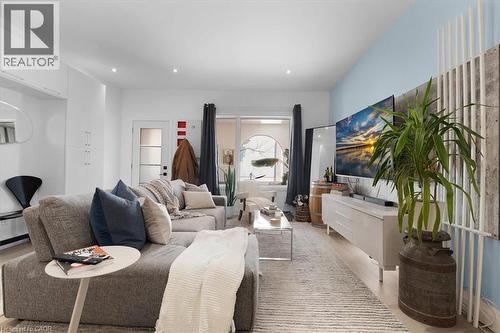 575 Mary Street, Hamilton, ON - Indoor Photo Showing Living Room