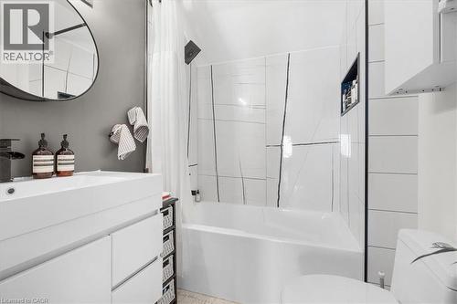 575 Mary Street, Hamilton, ON - Indoor Photo Showing Bathroom