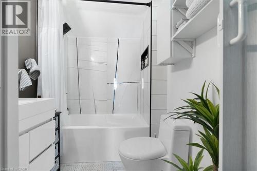 575 Mary Street, Hamilton, ON - Indoor Photo Showing Bathroom