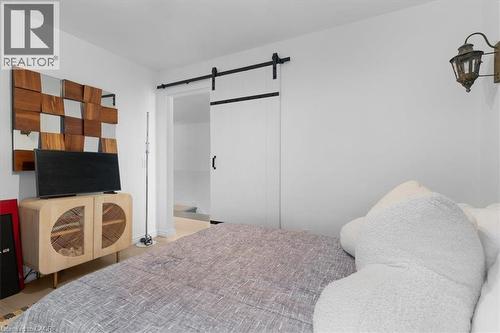 575 Mary Street, Hamilton, ON - Indoor Photo Showing Bedroom