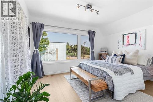 575 Mary Street, Hamilton, ON - Indoor Photo Showing Bedroom