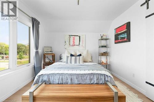575 Mary Street, Hamilton, ON - Indoor Photo Showing Bedroom