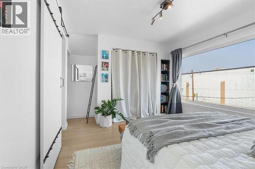 575 Mary Street, Hamilton, ON - Indoor Photo Showing Bedroom