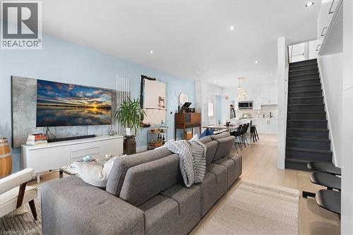 575 Mary Street, Hamilton, ON - Indoor Photo Showing Living Room